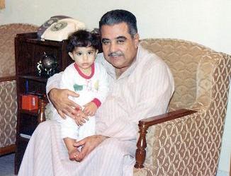 مع اول حفيد له «سالم»