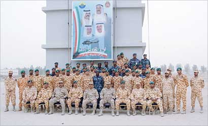 اللواء القلاف متوسطا المشاركين في الدورة 