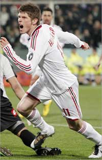 u0647u0648u0646u062au064au0644u0627u0631 u0644u0627u0639u0628 u0645u064au0644u0627u0646 u0645u062du062au0641u0644u0627u064b u0628u0647u062fu0641u0647 (u0623 u0641 u0628)