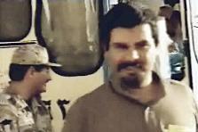 فهد سالم العلي لحظة عودته إلى البلاد بعد أن تم الإفراج عنه من سجون العراق