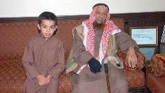 مع اصغر احفاده