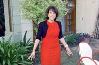 فتوح الدلالي في حديقة منزلها (تصوير طارق عز الدين) 