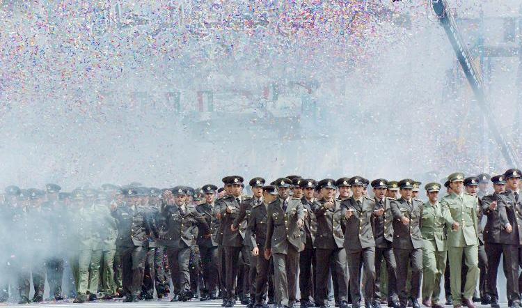 الطلبة الضباط خلال العرض