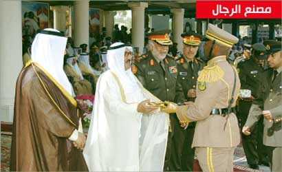 الأمير يكرم أمس ضابطا تخرج في كلية علي الصباح العسكرية