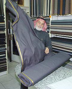 لا يزال حب العمل يسري في دمه