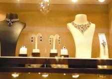 الأطقم المرصعة بالماس النادر