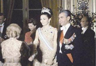 الشاه والشهبانو في عرسهما