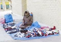 أحد الباعة الجائلين