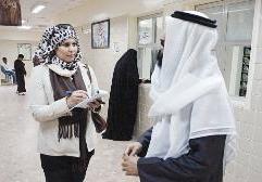 الزميلة أمل عاطف مع غازي العتيبي