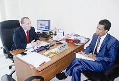 الشاذلي متحدثا إلى الزميل هاني شاكر