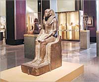 تمثال أحد ملوك مصر القدماء