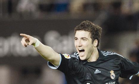 u0631u064au0627u0644 u0645u062fu0631u064au062f u064au0631u0635u062f u00abu0642u0645u0629 u0625u0633u0628u0627u0646u064au0627u00bb... u0648 u0647u064au063au0648u064au0646 u0623u062du062f u0631u0647u0627u0646u0627u062au0647 u0639u0644u0649 u0648u0644u0648u062cu0647u0627 u0627u0644u064au0648u0645t (u0627 u0628)