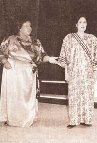 ... ومع عايشة إبراهيم في مسرحية «لولاكي 2» 