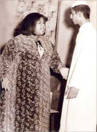 مع عبد العزيز الحداد في مسرحية «بخور أم جاسم» 