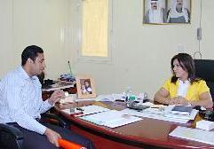 اليوسف متحدثة إلى الزميل علي العلاس