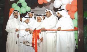 ضاري الفهد يقص شريط الافتتاح