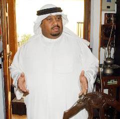 العصفور يستعرض ما في متحفه من مقتنيات	ـ(تصوير نور هنداوي)