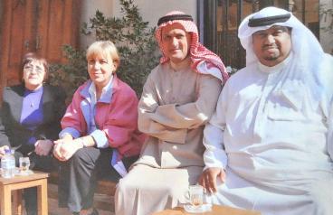 مع بعض زوار متحفه