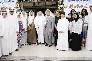 ... ومتوسطا اسرة المتبرعة 			(تصوير احمد عماد)