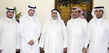 العتيبي مع ابنائه الكبار