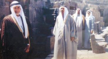 مع المرحوم محيل حجيل وعبدالله الزعبي اثناء زيارتهم لقلعة بصرى في سورية
