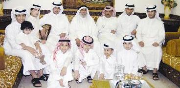 ... ومتوسطاً الأبناء والأحفاد