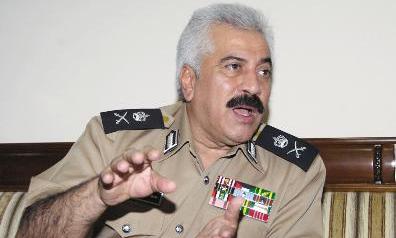 اللواء محمود الدوسري في ديوانية «الراي»	(تصوير علي السالم)