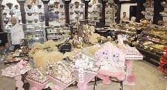 جانب من محل «جاكليت» من الداخل