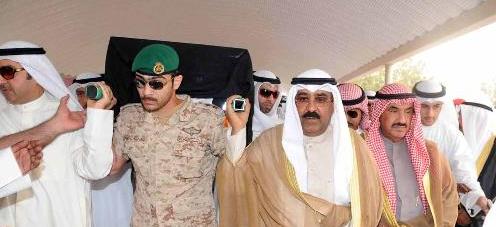 مشعل الأحمد وناصر الحمد في مقدم المشيعيين