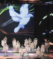 حمامة سلام فوق الزهرات الراقصات