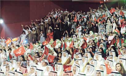 حشد من أولياء الأمور الحاضرين