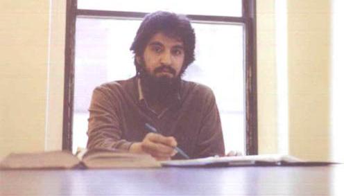 اثناء الدراسة... والكتاب بين يديه