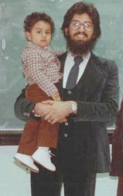 مع ابنه عبدالرحمن عام 1980