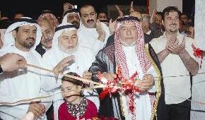 الحاج عبدالرؤوف الندى يقص شريط الافتتاح