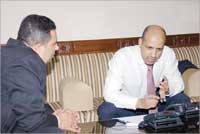 النومس متحدثاً إلى الزميل مفرح حجاب