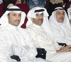 مرزوق الغانم وعبدالعزيز المرزوق في مقدم الحضور