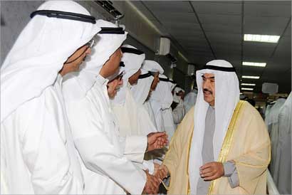 رئيس الوزراء مقدما التعازي لأسرة الراحل