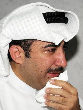 أنس يبكي والده