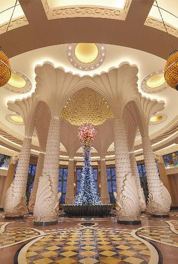 منحوتة زجاجية مستلهمة من البحر وعجائبه ومخلوقاته