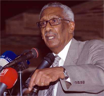 أحمد الخطيب متحدثا (تصوير علي السالم)