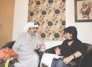 في حواره مع ليلى أحمد 		(تصوير موسى عياش)