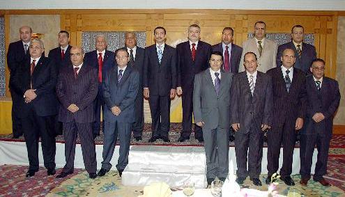 السفير فرحات متوسطاً المكرمين