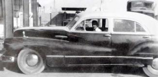 محمد السيد عمر في سيارته بيوك طراز 1948