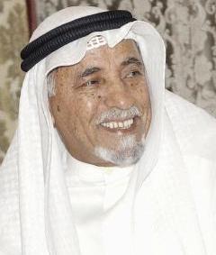 الدعيج متبسما لعدسة «الراي»	(تصوير نور هنداوي)