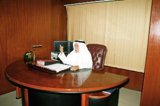 في مكتب عمله الخاص