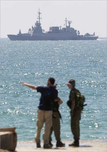 u0633u0641u064au0646u0629 u062du0631u0628u064au0629 u0627u0633u0631u0627u0626u064au0644u064au0629 u062au062fu062eu0644 u0627u0645u0633 u0627u0644u064a u0645u0631u0641u0627u0621 u0627u0634u062fu0648u062f (u0631u0648u064au062au0631u0632)