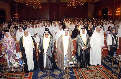 الضيوف أثناء عزف السلام الوطني 