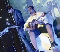 العزف والبيانو