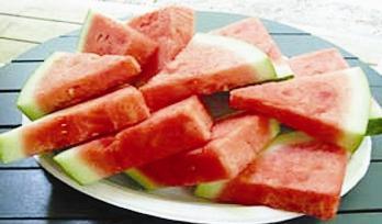 فاكهة البطيخ تفيد في علاج العجز الجنسي