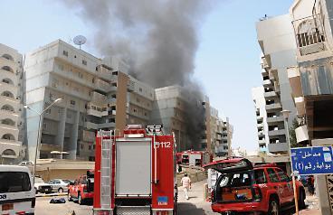 اعمدة الدخان تنبعث من الصوابر